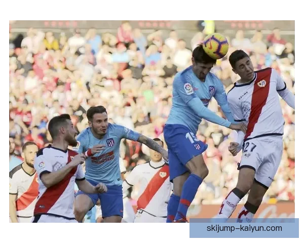 萨维奇足球影响力持续提升，防守表现稳健备受关注